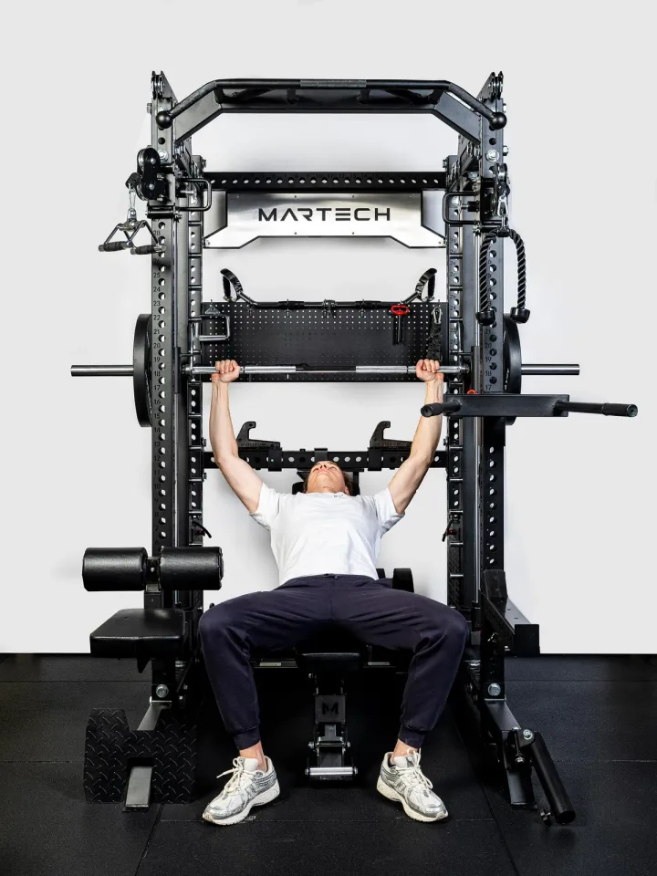 Bankdrukken in een Martech M8-rack