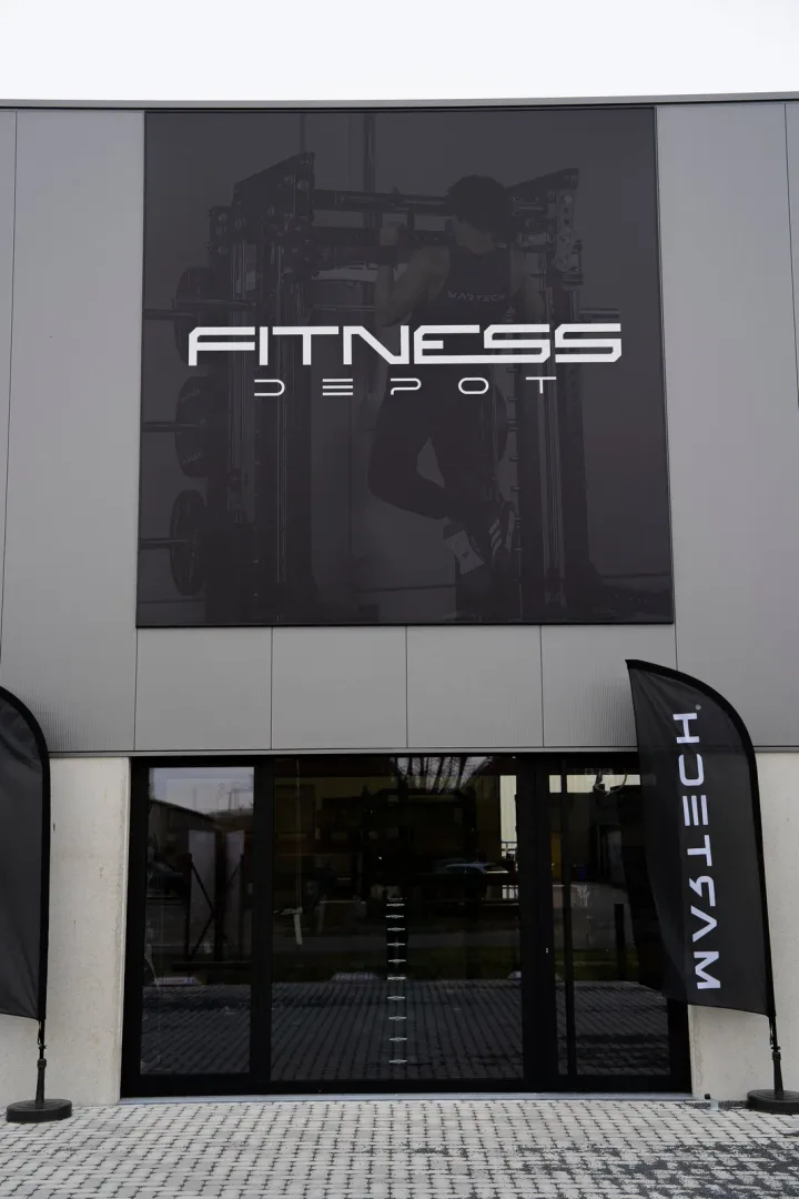 De gevel van de showroom van Fitnessdepot in Ranst